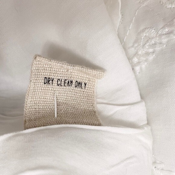 Moon River Embroidered Eyelet Scalloped Hem Boho Top White & Blue Size Small - Picture 11 of 12